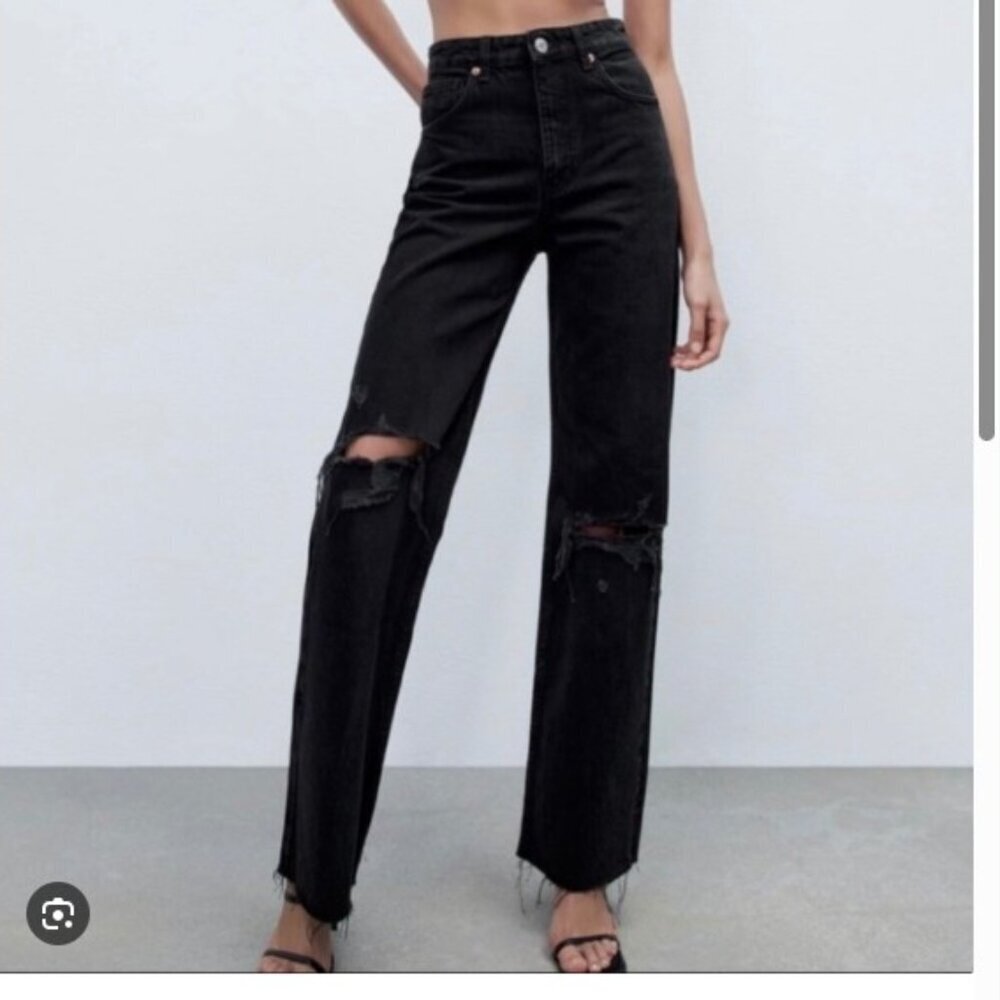 Zara Ripped Wide Leg Jeans Raw Hem in Black. Size 28